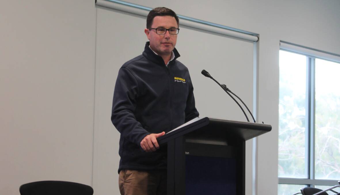 Nationals Leader David Littleproud speaking at a farmers meeting in Charlton about the need to find alternatives to transmission lines for renewables.