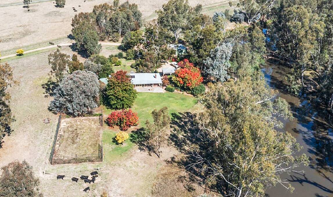 This lifestyle farm near Benalla overlooks the Broken River. Pictures from Elders Real Estate