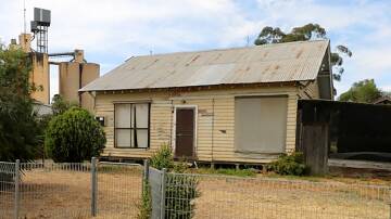Renovator's delight perhaps for this old home offered on a large block in Charlton for $125,000. Pictures from Priority1 Property - Bendigo.