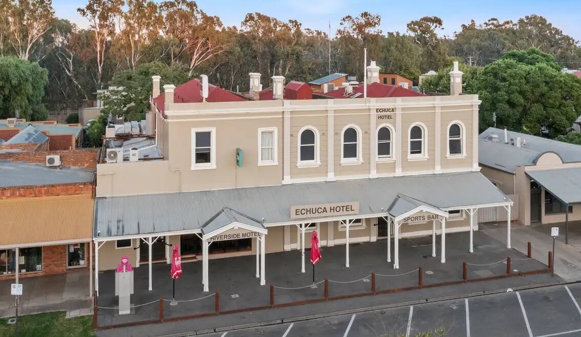 One of the landmarks of the bustling Murray River tourist city at Echuca is its historic hotel, Pictures from Ray White Rural.