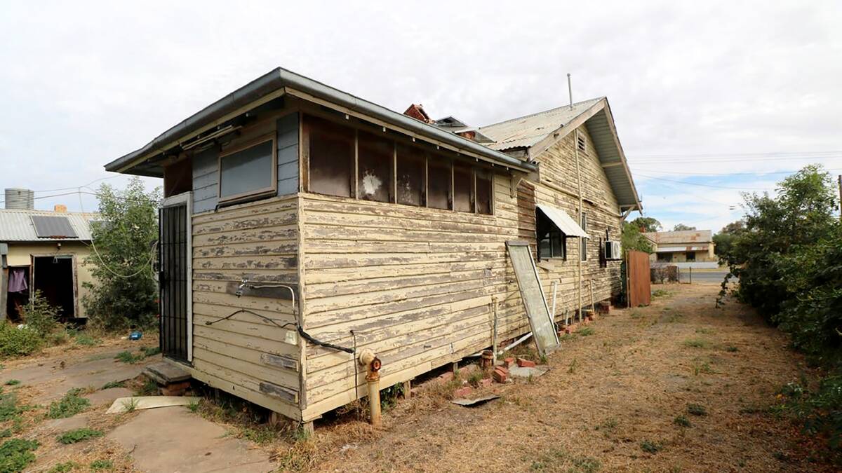 Country town's block selling with a 'free house'